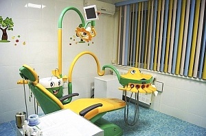 Детская стоматологическая установка с нижней подачей инструментов Yoboshi Valencia 03