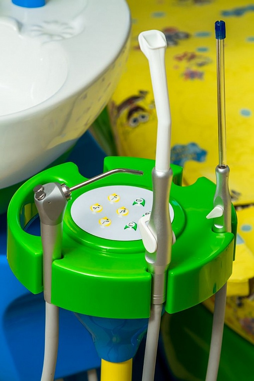 Дополнительное фото Детская стоматологическая установка с нижней подачей инструментов MERCURY AY-A 4800I